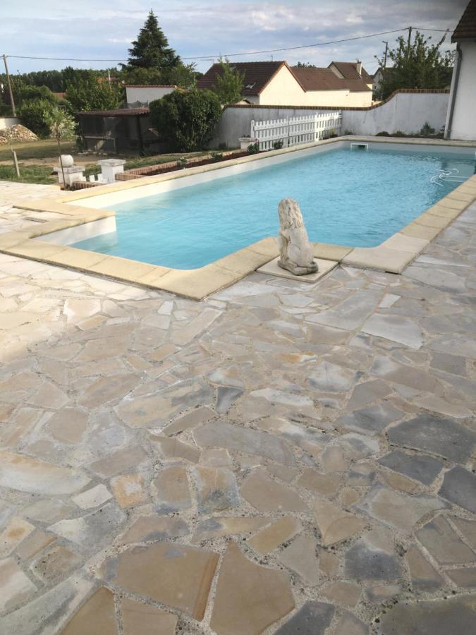Maison Blanche Piscine Et Petit Dejeuner Chatellerault Bagian luar foto